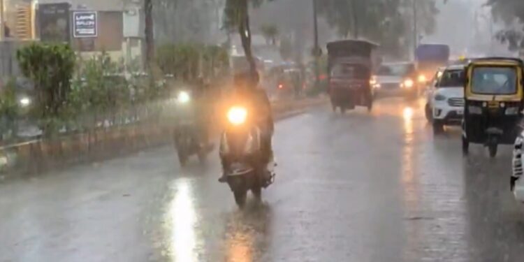 कश्मीर में बर्फबारी, पुणे में गिरे ओले, पश्चिमी विक्षोभ का देशभर में असर, जानिए अगले 2 दिन के मौसम का हाल