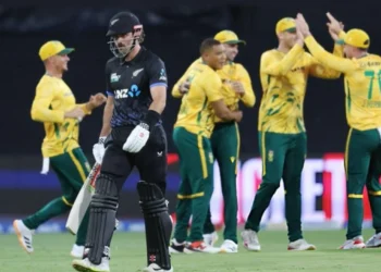 South Africa के स्पिनर्स का कहर, ताश के पत्तों की तरह बिखरी New Zealand, सीरीज़ में रोमांच बढ़ा।