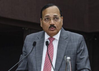 ‘आधी रात को ये सब पिटिशन ड्राफ्ट करते हो क्या? वकील नहीं होते तो जुर्माना लगाता’, शराब से जुड़ी PIL पर भड़के CJI