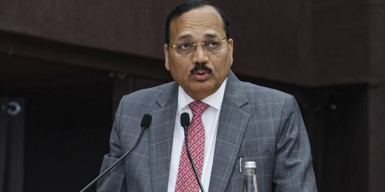 ‘आधी रात को ये सब पिटिशन ड्राफ्ट करते हो क्या? वकील नहीं होते तो जुर्माना लगाता’, शराब से जुड़ी PIL पर भड़के CJI