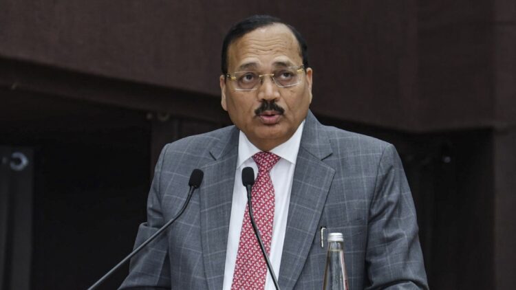 ‘आधी रात को ये सब पिटिशन ड्राफ्ट करते हो क्या? वकील नहीं होते तो जुर्माना लगाता’, शराब से जुड़ी PIL पर भड़के CJI