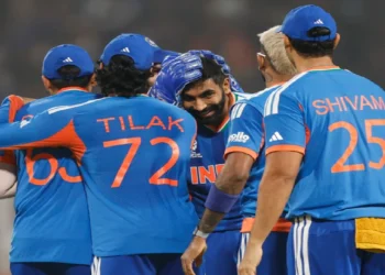 T20 World Cup 2026 के सेमीफाइनल में इंग्लैंड से भिड़ेगी टीम  इंडिया, जानें पिछले 5 बार के रिकॉर्ड