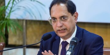 घरेलू शेयर बाजार में भारी गिरावट, सेबी चीफ ने की निवेशकों से धैर्य बनाए रखने की अपील