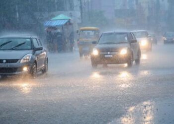 मौसम लेगा करवट! देश के कई राज्यों में बारिश का अलर्ट, जानें मौसम का हाल