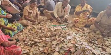 बाप रे इतना पैसा! मंदिर के चढ़ावे में मिला करोड़ों का दान, हुआ रिकॉर्ड कलेक्शन; नोट गिनते-गिनते थक गए लोग