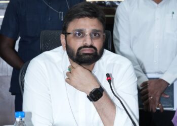 नशे में धुत मिले सांसद, कई नामचीन हस्तियों संग फार्म हाउस में कर रहे थे पार्टी, पुलिस पर फायरिंग