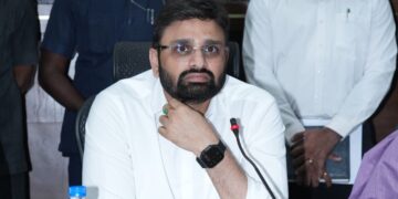 नशे में धुत मिले सांसद, कई नामचीन हस्तियों संग फार्म हाउस में कर रहे थे पार्टी, पुलिस पर फायरिंग