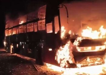 37 यात्रियों से भरी बस में लगी भीषण आग, विधायक भी थे मौजूद; मचा हड़कंप