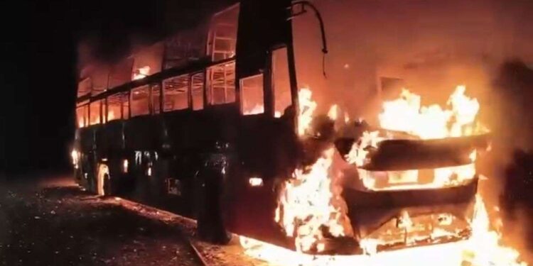 37 यात्रियों से भरी बस में लगी भीषण आग, विधायक भी थे मौजूद; मचा हड़कंप