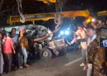 मरीज को ले जा रही एम्बुलेंस में ट्रक ने मारी टक्कर, 7 लोगों की दर्दनाक मौत