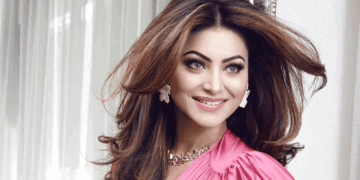 मिडिल ईस्ट तनाव के बीच कुवैत से भारत लौटीं उर्वशी:फ्लाइट में बैठते ही घबराईं, आंखों में आए आंसू; सुरक्षित भारत पहुंचकर फैंस को दिया अपडेट