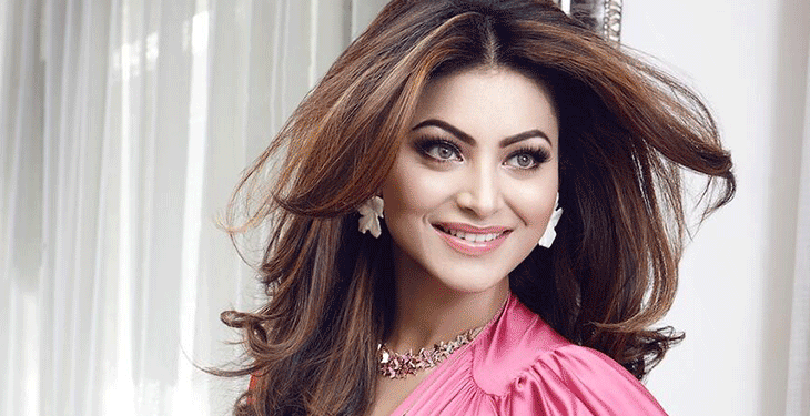 मिडिल ईस्ट तनाव के बीच कुवैत से भारत लौटीं उर्वशी:फ्लाइट में बैठते ही घबराईं, आंखों में आए आंसू; सुरक्षित भारत पहुंचकर फैंस को दिया अपडेट