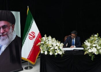 भारत ने ईरान के सुप्रीम लीडर खामेनेई की मौत पर जताई संवेदना, विदेश सचिव ने शोक पुस्तिका पर किया साइन