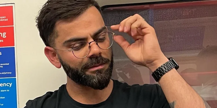 Virat Kohli ने तोड़ी अपनी चुप्पी, London के लिए Special Flight की Fake News पर दिया कड़ा रिएक्शन