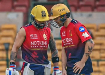 RCB की ओपनिंग जोड़ी पर फिर टिकी निगाहें, नेट्स में Phil Salt को बॉलिंग कराते दिखे Kohli