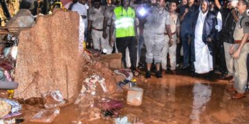 बेंगलुरु में दीवार गिरने से बड़ा हादसा, 7 लोगों की मौत, घायलों से मिले सीएम सिद्धारमैया; मुआवजे का ऐलान