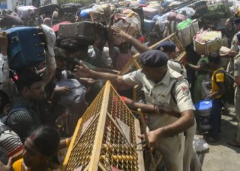 “वोट नहीं दिया तो वोटर लिस्ट से नाम कट जाएगा”, इस अफवाह के कारण बंगाल लौट रहे मजदूर, ट्रेनों में खचाखच भीड़