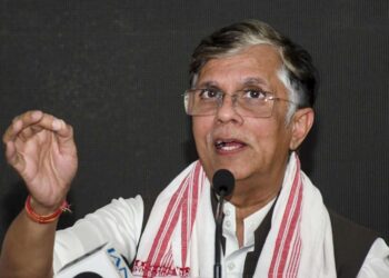 पवन खेड़ा के घर पहुंची असम पुलिस की टीम, सीएम हिमंता की पत्नी पर फर्जी पासपोर्ट के लगाए थे आरोप