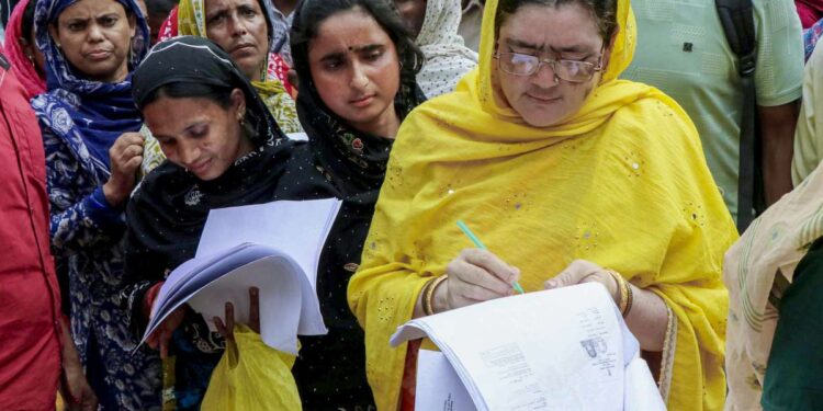 महिला आरक्षण कानून 2023 हो गया लागू, अभी नहीं मिलेगा रिजर्वेशन का फायदा, जानें तकनीकी वजह Women Reservation law implemented but technical issues reservations not available