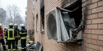 जानलेवा Heatwave में AC बना आग का गोला, Greater Noida में फटा कंप्रेसर, ये 5 गलतियां कभी न दोहराएं