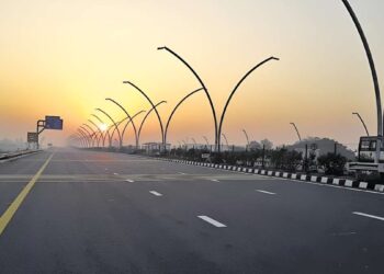 यूपी के एक्सप्रेसवे पर सफर करना हो गया महंगा, Toll में ₹85 तक की बढ़ोतरी; नई रेट लिस्ट ने बढ़ाई टेंशन!