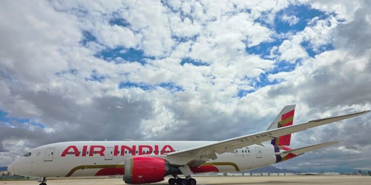 Air India का पहला रिफर्बिश्ड विमान दिल्ली पहुंचा, बोइंग 787-8 ने कैलिफोर्निया से भरी थी उड़ान