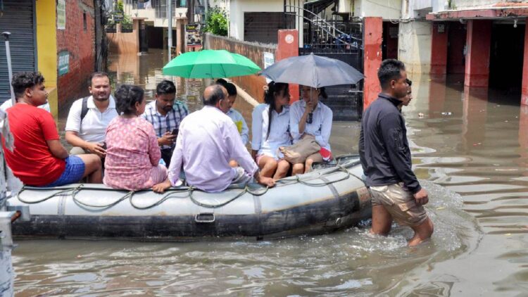 भीषण गर्मी के बीच 10 से ज्यादा राज्यों में आंधी-तूफान के साथ भारी बारिश की चेतावनी; इन जगहों पर चलेगी लू