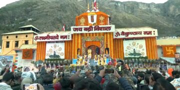 विधि-विधान के साथ खुले बद्रीनाथ धाम के कपाट, 25 क्विंटल फूलों से सजाया गया मंदिर