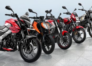 ऑटो सेक्टर में Bajaj का धमाका! मार्च में बिक्री 20% बढ़ी, 4.45 लाख यूनिट्स बिकीं