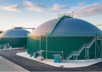 यूपी के लड़के ने गांव में बना दिया बायोगैस प्लांट- गोबर, गन्ने की खोई से बनी गैस से दौड़ रहीं गाड़ियां