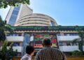 स्टॉक मार्केट में तीन दिनों की तेजी पर ब्रेक, सेंसेक्स 757 अंक टूटकर बंद, निफ्टी 24,400 से फिसला, IT स्टॉक्स पस्त