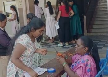 जनेऊ के बाद अब नथ पर विवाद, CET परीक्षा में छात्राओं की नाक पर लगाया गया टेप