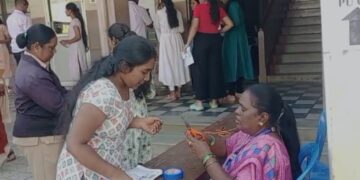 जनेऊ के बाद अब नथ पर विवाद, CET परीक्षा में छात्राओं की नाक पर लगाया गया टेप