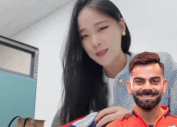 विराट कोहली की जर्सी पाकर खुश हुईं कोरियन कंटेंट क्रिएटर:RCB की जर्सी को किस किया, कहा- मैं कोरियन RCB फैन हूं