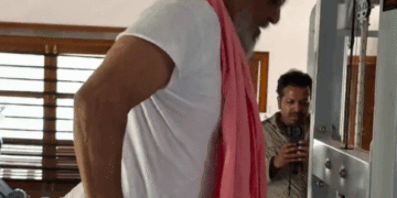76 साल के नाना पाटेकर ट्राइसेप डिप्स करते दिखे:जिम में गमछे में दिखे एक्टर, शिल्पा शेट्टी ने की फिटनेस की तारीफ