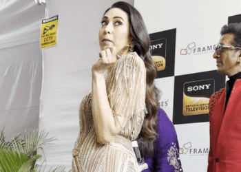 करिश्मा कपूर ने पैपराजी को दी चेतावनी:मुड़ते वक्त एक्ट्रेस ने कहा- ज्यादा जूम मत करना