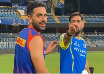 एमएस धोनी से मिलने पहुंचे दीपक चाहर, CSK के दिग्गज बोले- साथ में कैमरे लेके आया भगाओ इसको