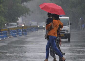 दिल्ली, हरियाणा और UP में भीषण गर्मी से राहत! सुबह-सुबह तेज आंधी के साथ बरसे मेघा, पढ़ें अपने इलाके के मौसम का अपडेट