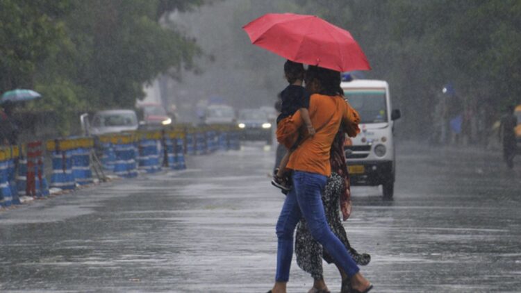 दिल्ली, हरियाणा और UP में भीषण गर्मी से राहत! सुबह-सुबह तेज आंधी के साथ बरसे मेघा, पढ़ें अपने इलाके के मौसम का अपडेट