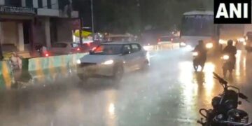 Delhi NCR Rain: दिल्ली-NCR में बिगड़ा मौसम, बारिश के साथ चलीं तेज हवाएं; पढ़ें NDMA की चेतावनी