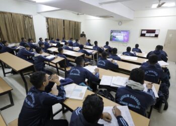 Dev Gurukul: शिक्षा का नया आयाम! अब IITians, डॉक्टर्स और आर्मी ऑफिसर खुद तराशेंगे आपके बच्चे का भविष्य