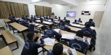 Dev Gurukul: शिक्षा का नया आयाम! अब IITians, डॉक्टर्स और आर्मी ऑफिसर खुद तराशेंगे आपके बच्चे का भविष्य