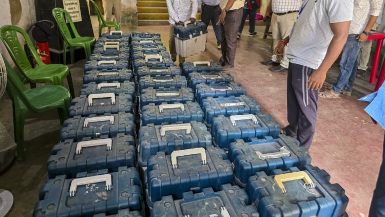 पश्चिम बंगाल और तमिलनाडु में 1,19,440 बूथ पर सफल मतदान, चुनाव आयोग बोला- कहीं भी दोबारा वोटिंग की सिफारिश नहीं