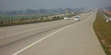 Pune–Bengaluru Expressway साबित होगा गेमचेंजर! 15 घंटे की जगह 7 घंटे में पूरा होगा सफर, इन शहरों की बदल जाएगी किस्मत