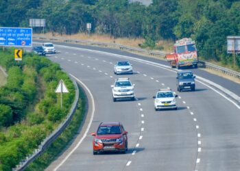 उत्तर प्रदेश में सड़कों का महा-जाल! योगी सरकार के इन 5 सबसे बड़े एक्सप्रेसवे ने बदल दी प्रदेश की तस्वीर