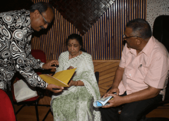 आशा भोसले ने राजस्थानी फिल्मों में भी गाए थे गाने:शब्दों की ट्रेनिंग हुई, डायरेक्टर ने 25 हजार बोलकर 7 हजार दिए फिर भी कुछ नहीं बोलीं