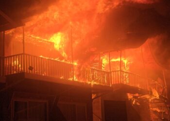 VIDEO: गोवा में अजूबा मंदिर के पास बने लग्ज़री रिजॉर्ट में लगी भीषण आग, करोड़ों की संपत्ति जलकर खाक
