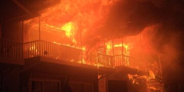 VIDEO: गोवा में अजूबा मंदिर के पास बने लग्ज़री रिजॉर्ट में लगी भीषण आग, करोड़ों की संपत्ति जलकर खाक