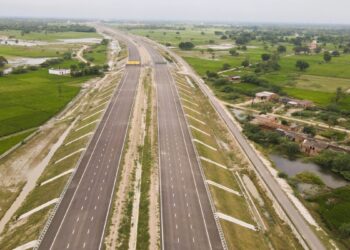 Ganga Expressway पर किस दिन से दौड़ेंगी गाड़ियां? 6 घंटे में पूरा होगा 594 KM का सफर, अच्छे से समझ लीजिए पूरा रूट