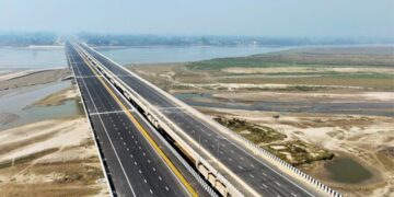 इंतजार की घड़ी खत्म! गंगा एक्सप्रेसवे पर आज से फर्राटा भरेंगी गाड़ियां, हाई-टेक सुविधाओं से लैस देश का सबसे लंबा ग्रीनफील्ड एक्सप्रेसवे